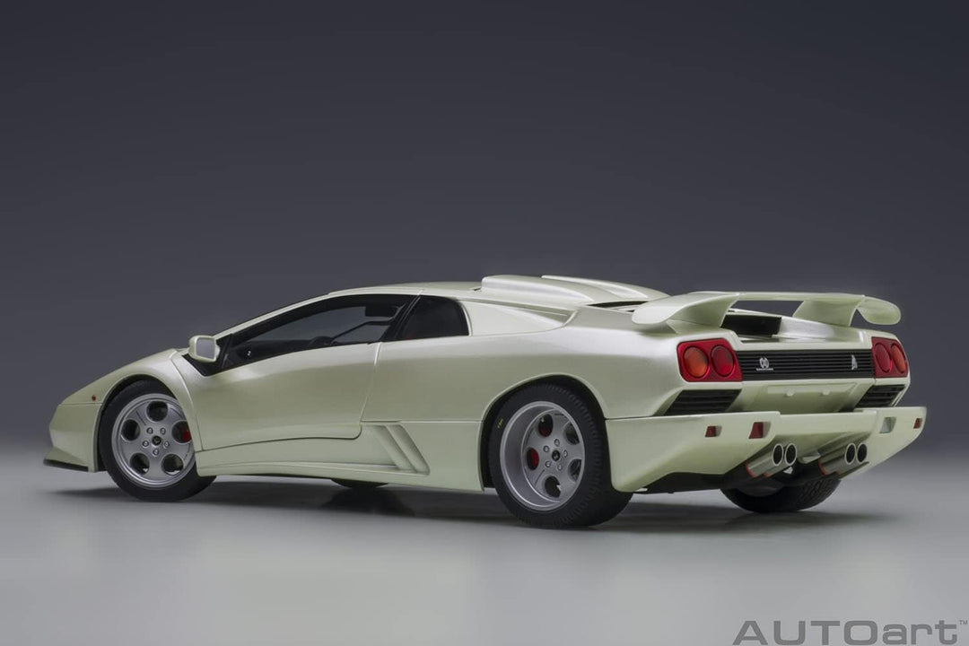 AUTOart Lamborghini Diablo SE30 JOTA weiss metallic Modellauto 1:18