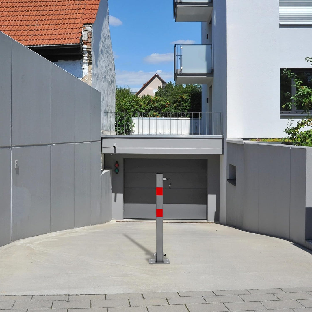 Relaxdays 2 x Absperrpfosten eckig, Parkplatzsperre klappbar, Parkpfosten mit Warnstreifen, 3 Schlüs
