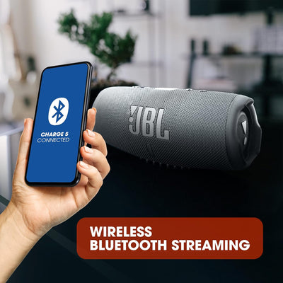 JBL Charge 5 Bluetooth-Lautsprecher in Grau – Wasserfeste, portable Boombox mit integrierter Powerba