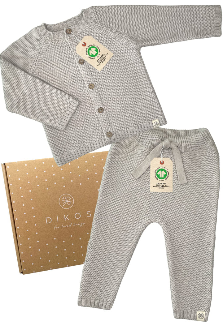 DIKOS® Baby Strickset - warmes grau | Babykleidung aus 100 GOTS% BIO-Baumwolle | Neugeborenen Outfit