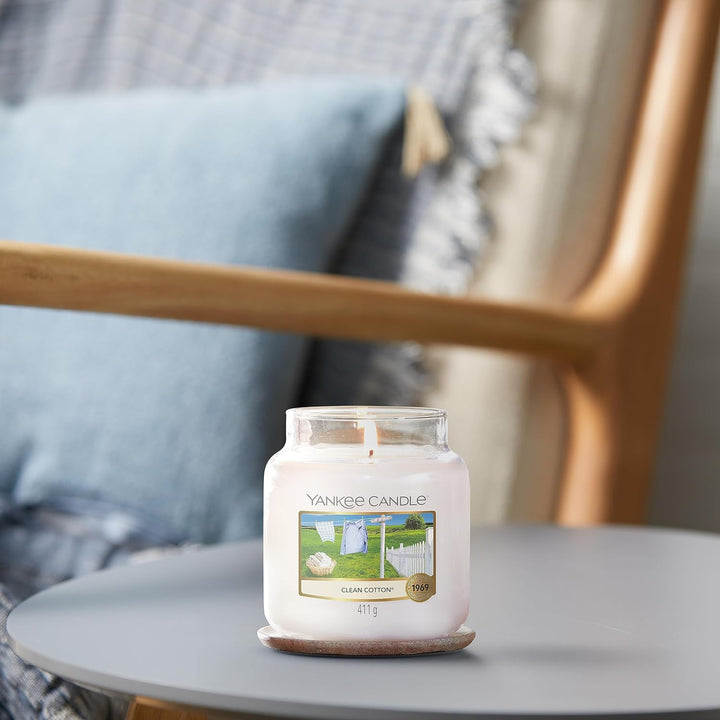 Yankee Candle Duftkerze im Glas (mittelgross) | Clean Cotton | Brenndauer bis zu 75 Stunden, Clean C