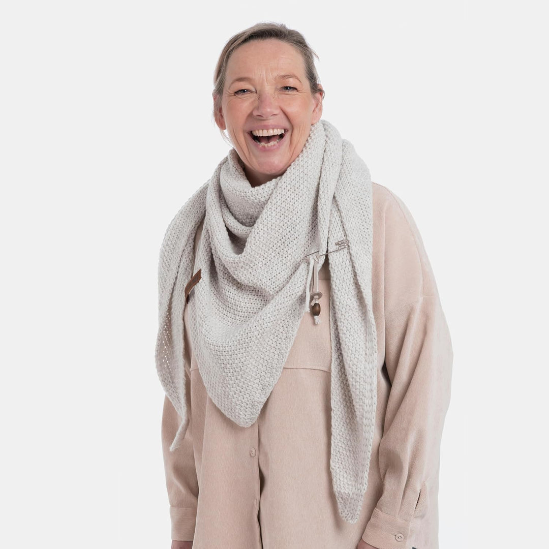 KNIT FACTORY - Dreiecksschal Coco - Damen Strickschal mit Wolle - Umschlagtuch für den Herbst und Wi