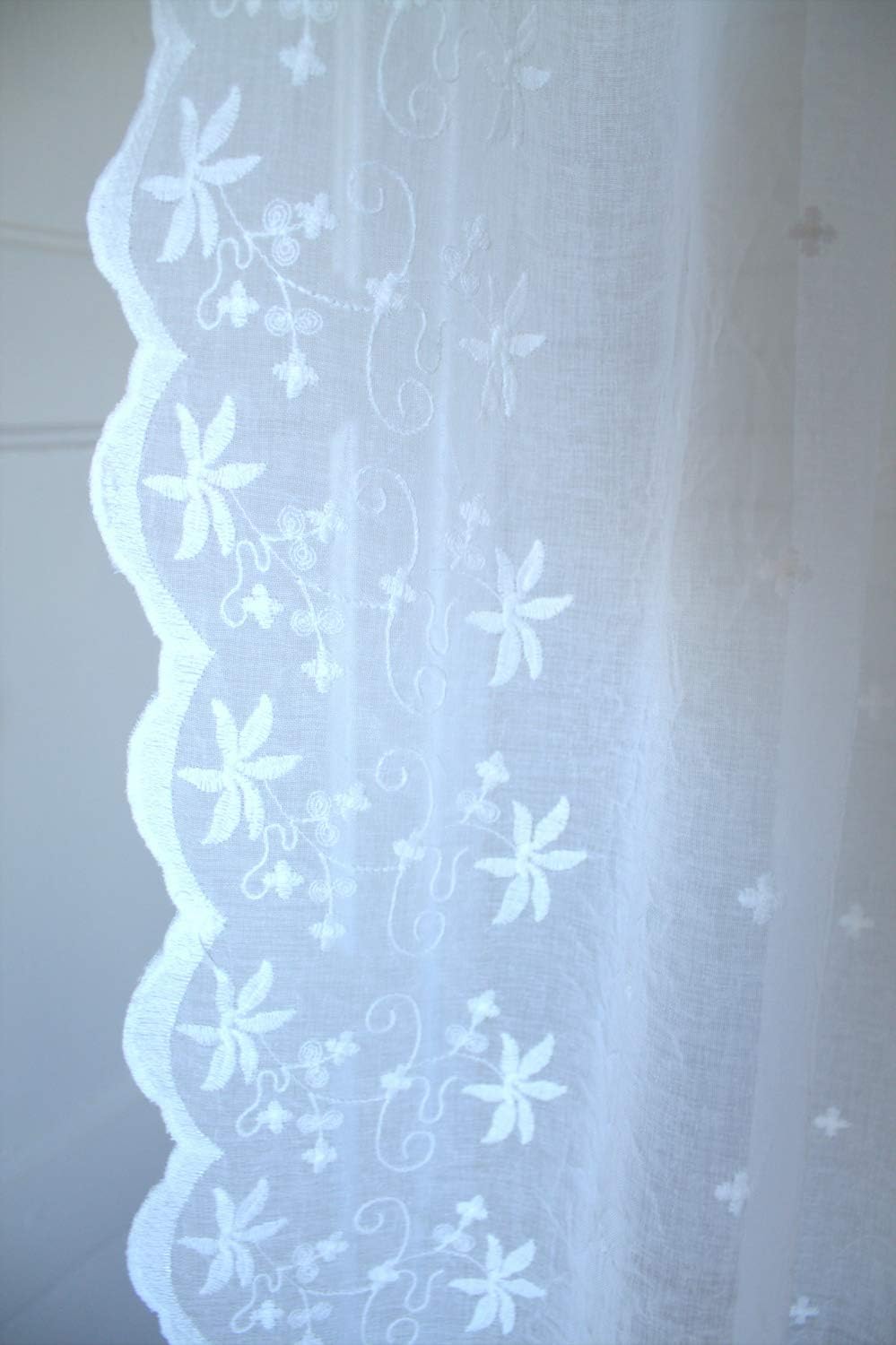 LillaBelle Gardinen Schal Kaya WEIss 1 x 130x250 cm BxH(L) Bestickt Shabby Vintage Landhaus Bandaufh