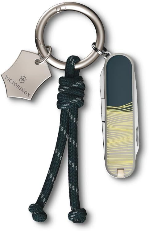 Victorinox Taschenmesser Classic SD, 7 Funktionen, Swiss Made, Multitool für Frauen, Schlüsselanhäng