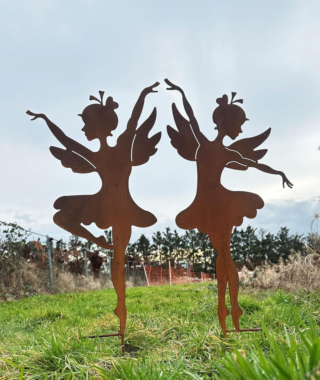 Gartenfigur Fee Ballerina schaut nach unten 84cm zum Stecken Gartenstecker Edelrost Gartendeko Wette