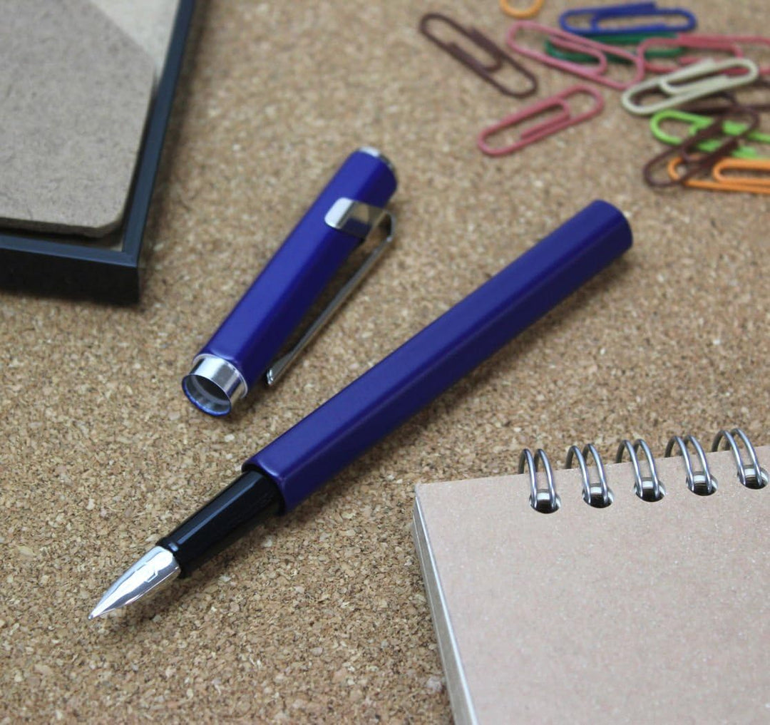 Caran d'Ache 841.159 Fllhalter 849 CLASSIC LINE, marinblau matt