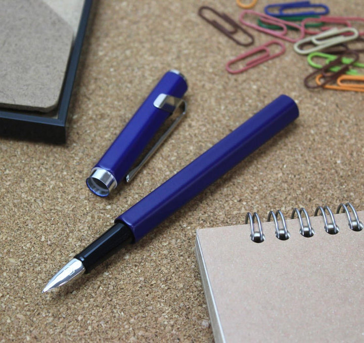 Caran d'Ache 841.159 Fllhalter 849 CLASSIC LINE, marinblau matt