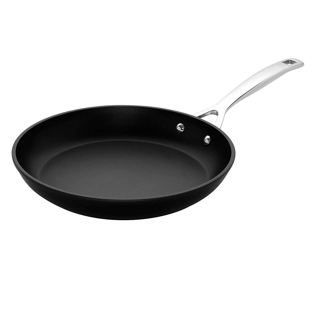 LE CREUSET Aluminium-Antihaft flache Pfanne, Ø 24 cm, Für alle Herdarten inkl. Induktion geeignet, A