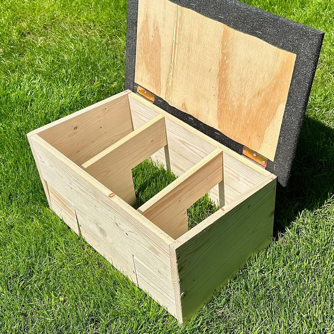 GARTENETAGE Igel-Futterhaus aus Holz mit Rattenklappen &amp; 2er Schalen-Set – Wetterfeste Futterstation