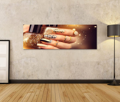 Bild auf Leinwand Goldene Maniküre Mit Edelsteinen Und Funkelt Eine Flasche Nagellack Trendige Acces