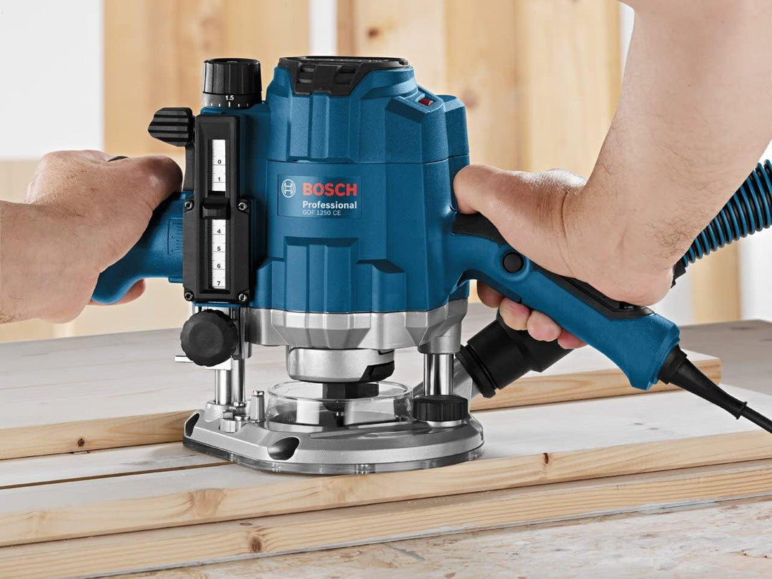 Bosch Professional Oberfräse GOF 1250 CE (1.250 Watt, Leerlaufdrehzahl 10.000-24.000 min-1, inkl. Ko
