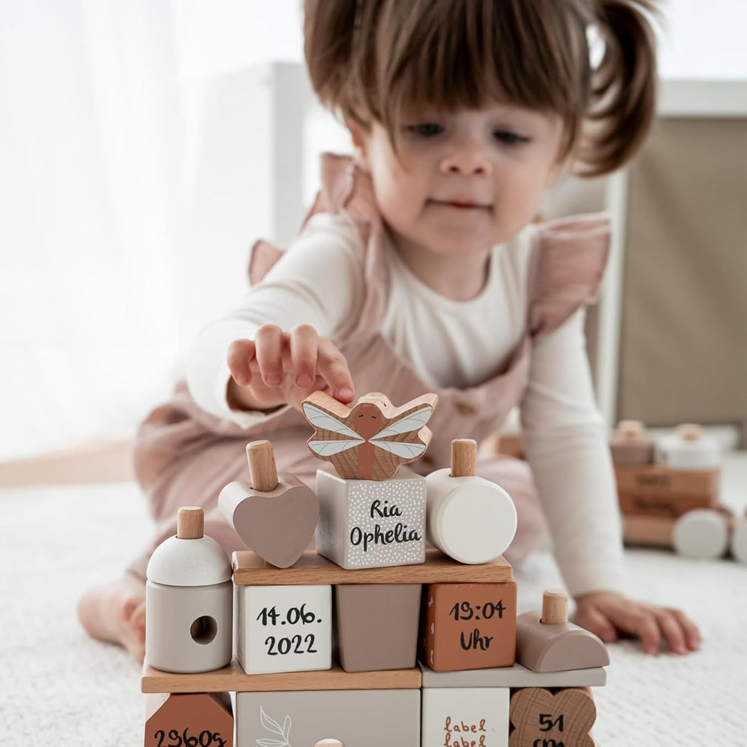 Personalisiertes Holz Steckspiel Haus Nougat – Baby Geschenk zur Geburt für Jungen & Mädchen – mit N