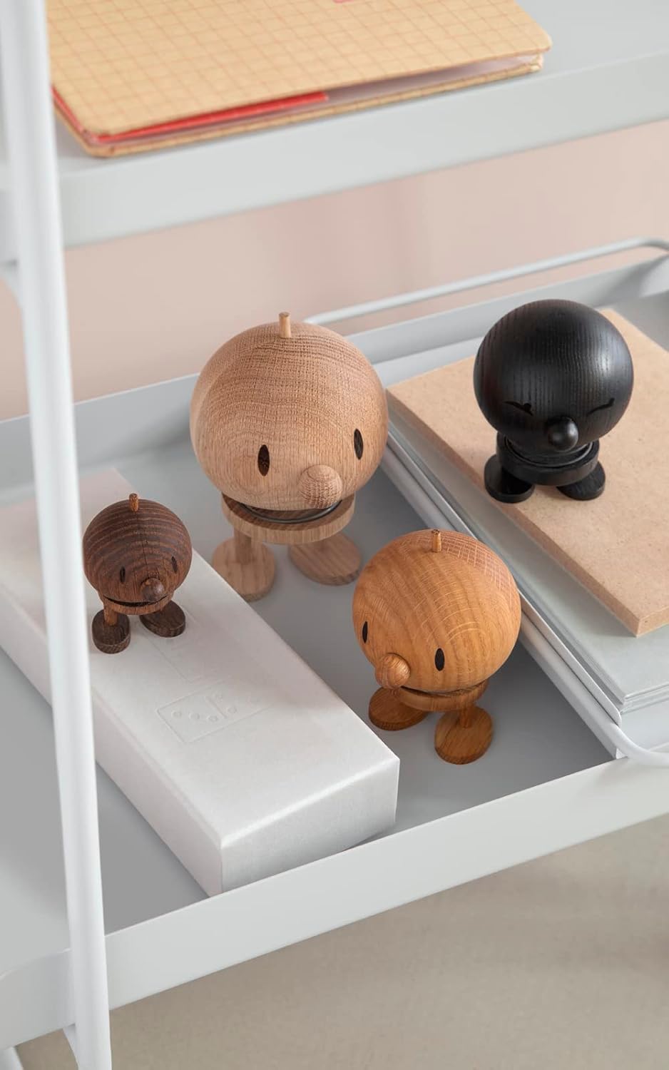 Hoptimist - Skandinavisches Design - Large Bumble aus Holz - Höhe 13,5 cm, Durchm. 10 cm - Raw Oak L