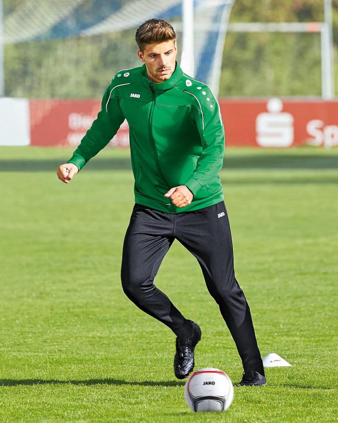 JAKO Trainingsanzug Herren Classico I Schlichter & Bequemer Jogginganzug Herren I Jacken- & Ärmelabs