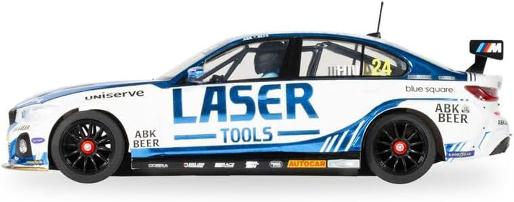 Scalextric Cars – C4526 BMW 330e NGTC – Laserwerkzeuge – Jake Hill 2023 – Spielzeug-Schlitzauto zur