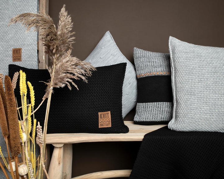KNIT FACTORY - Jesse Zierkissen - Quadratische Sofa Kissen - Iced Clay - Gestrickter Dekokissen - Co
