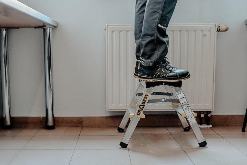DRABEST Alu Leiter Klappbar 2 x 2 Stufen Zweiseitige Klappleiter Doppelstufenleiter max 150 kg TÜV Z