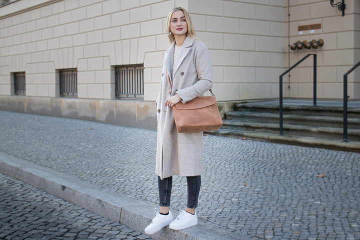 HOLZRICHTER BERLIN Umhängetasche (L) - Premium Leder Messenger Tasche Camel-braun, Camel-braun