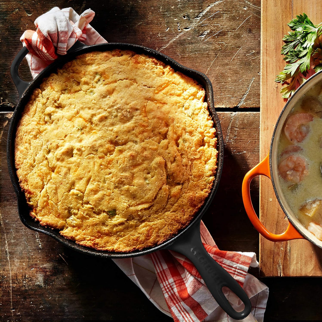 Le Creuset Signature Gusseisen Brat- und Servierpfanne, Rund, Ø 23 cm, Für alle Herdarten inkl. Indu