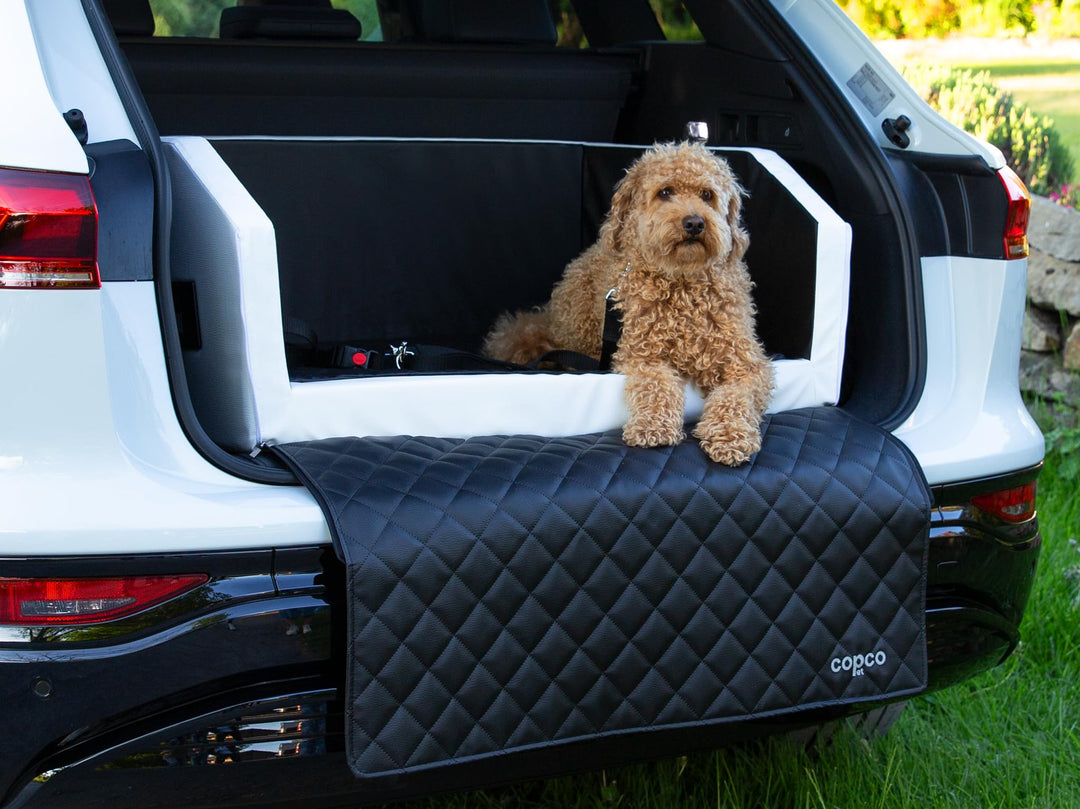 CopcoPet - Travel Bed Hundebett für Kofferraum Auto 70x55x38cm Kunstleder - Anschnallsystem Kofferra