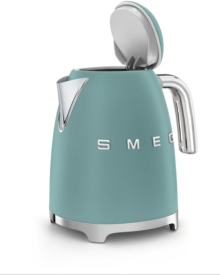 Smeg KLF03EGMEU kettle Smaragdgrün, Ästhetik im Stil der 50er years