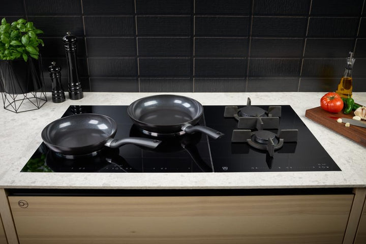 Fissler Pfannen-Set 2-teilig 24 + 28 cm Essential Black – Aluminiumpfannen beschichtet, Keramik, Ind