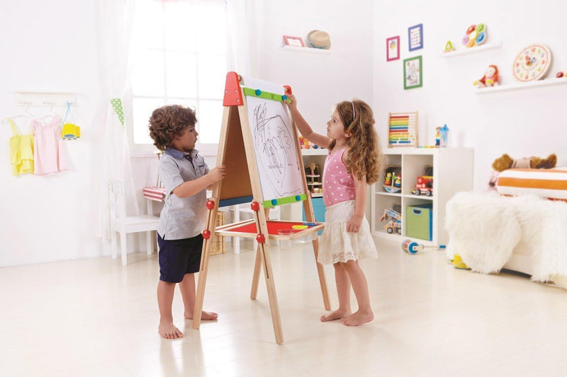 Hape Kinder Spiel-Tafel aus Holz | Preisgekrönte doppelseitige Kindertafel höhenverstellbar mit Papi