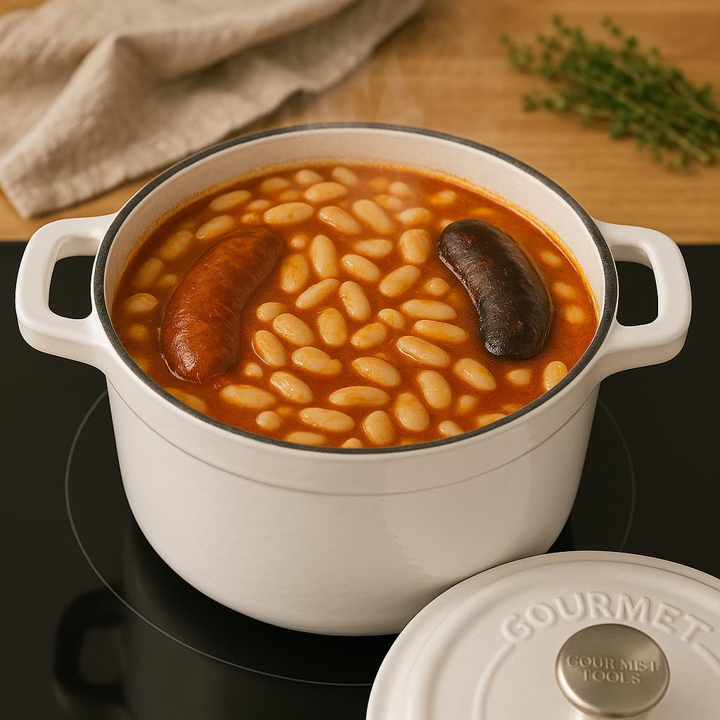 Runder Kochtopf aus Gusseisen mit glasierter Keramikbeschichtung, Cocotte mit Deckel. Gourmet Tools