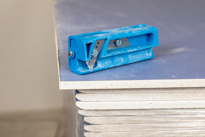 Knauf Kantenhobel mit 1 Arbeitsklinge und 3 Ersatzklingen – Gips-Hobel zum exakten Anfasen von Gipsf