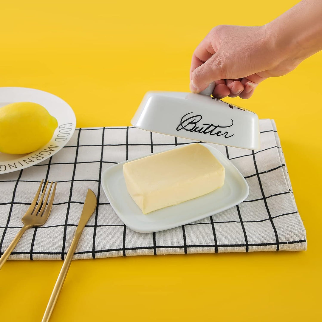 Butterdose mit Griff für 250g Butter, Hochwertige Keramik, Weiss mit Schwarzem Kuhkopfmuster, Porzel