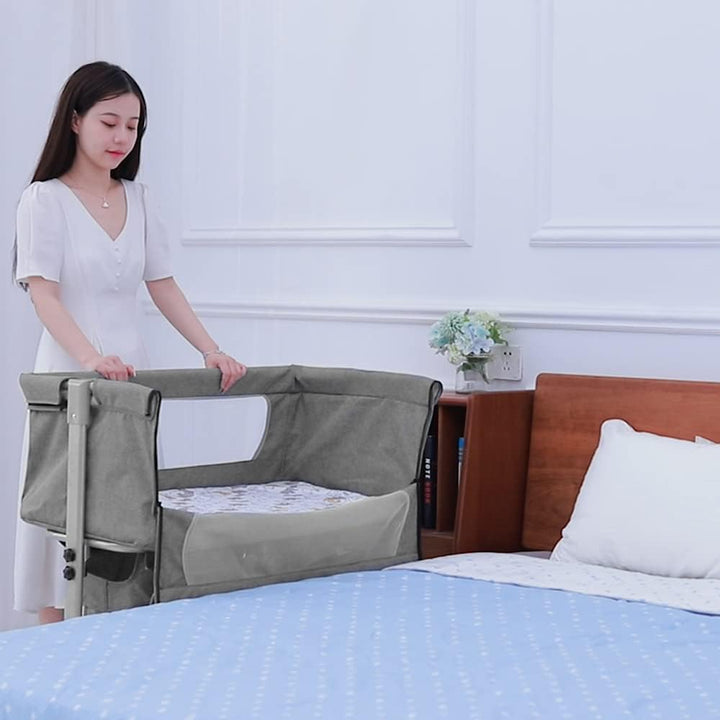 homewell 3 in 1 Babybett Beistellbett, Wiege mit Moskitonetz und Aufbewahrungskorb, Faltbares, Neigu