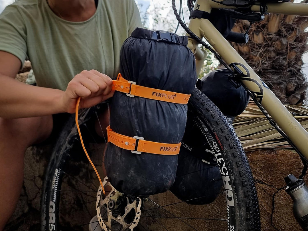 FIXPLUS+ bikepacking Cargo Cage M zur Anbringung an Ösen für den Flaschenhalter oder Ösen an der Gab