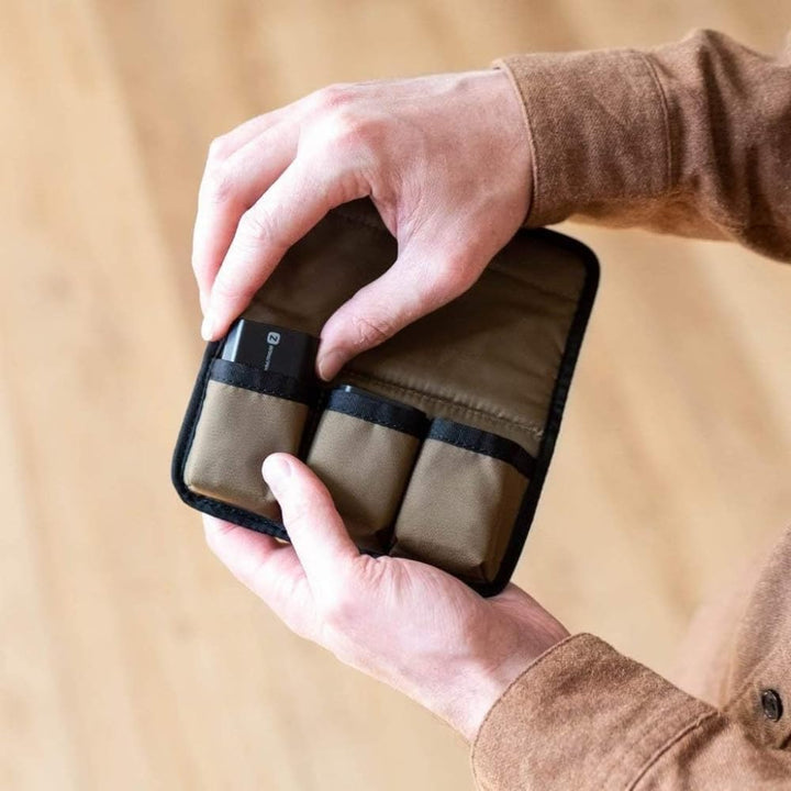 Gomatic Peter McKinnon Battery Case | Akku-Case | Batterie-Tasche für SLR/DSLR - Platz für DREI Akku