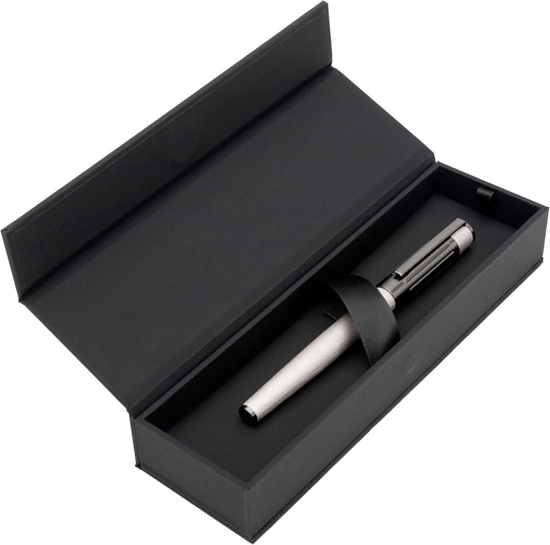Hugo Boss Gear Ribs Füllfederhalter aus Messing und Aluminium in der Farbe Chrome, Länge: 13,8cm, Fe