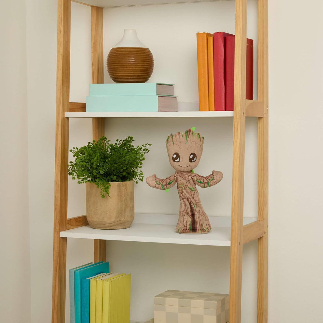 Mattel Marvel Plüschfigur, Tanzender Groot, englischsprachiges Kuscheltier, ca. 33 cm gross mit Gerä