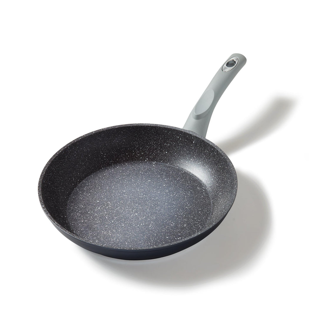 STONELINE Gourmundo Made in Germany Bratpfanne 28 cm, antihaft beschichtete Pfanne mit echten Steinp