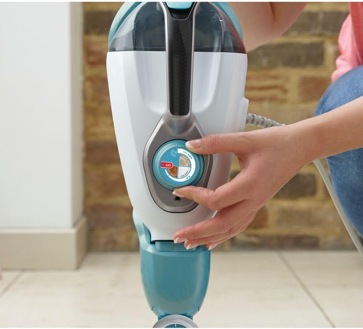 BLACK+DECKER BHSM168DSM-QS 2-in-1 Dampfmopp 1600 W mit Deltakopf und SteaMitt