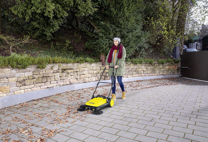 Kärcher Kehrmaschine S 4 Twin (Max. Flächenleistung: 2400m²/h, 2 Seitenbesen, Kehrbehälter: 20 l, Ar