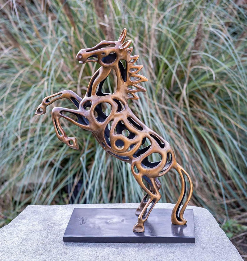 IDYL Bronze-Skulptur Pferd | 56x19x45 cm | Moderne Bronze-Figur handgefertigt | Gartenskulptur und T