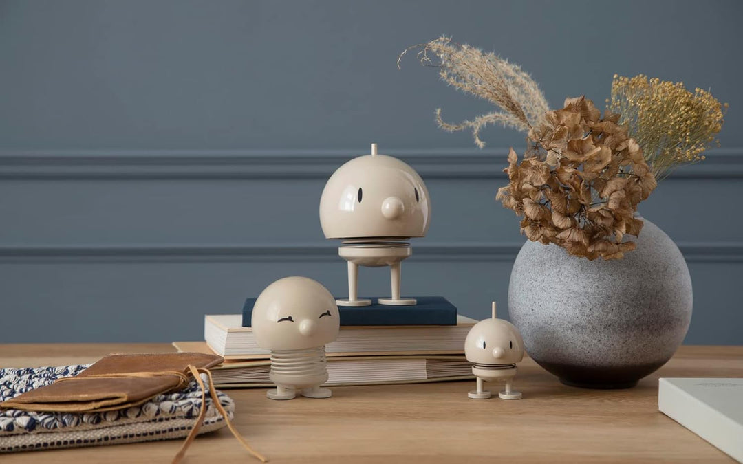 Hoptimist Bumble Wackelfigur & Glücksbringer, Skandinavische Deko Figuren für Wohnzimmer, Schreibtis