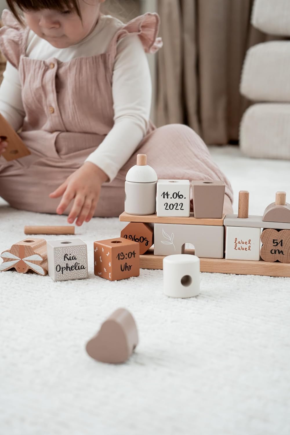 Personalisiertes Holz Steckspiel Haus Nougat – Baby Geschenk zur Geburt für Jungen & Mädchen – mit N