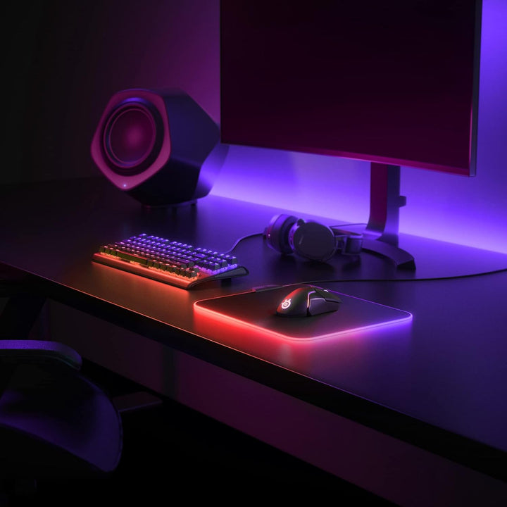 SteelSeries QcK Prism Cloth M - Gaming Mauspad – 2 Zonen RGB-Beleuchtung – Mittelgrosse (320mm x 270