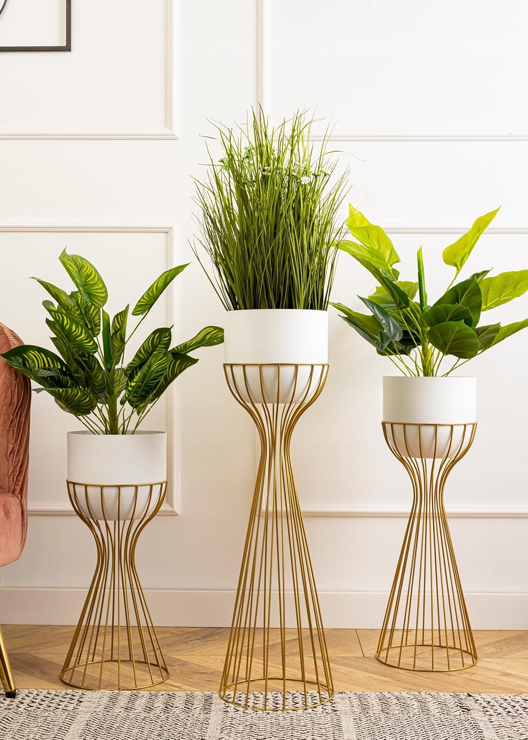 HowHomely Moderne Blumenständer Metall 68 cm Hoch mit Weiss Blumentopf Rund 18 cm Ø auf Robuste Gold