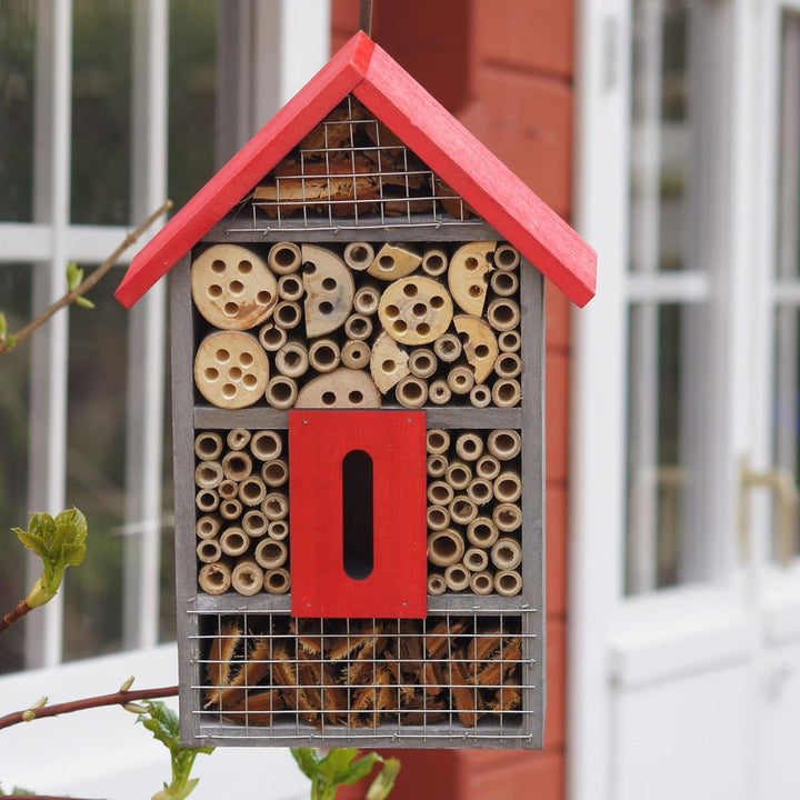 Insektenhotel grau und rot mit FSC ® Mix Credit Rot-Grau, Rot-Grau