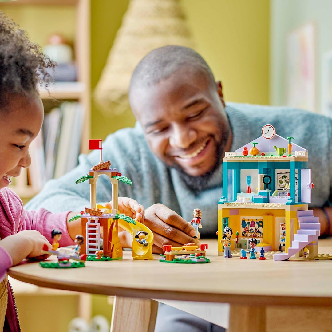 LEGO Friends Heartlake City Kindergarten, Spielset für Mädchen und Jungen ab 4 Jahren, kreative Roll