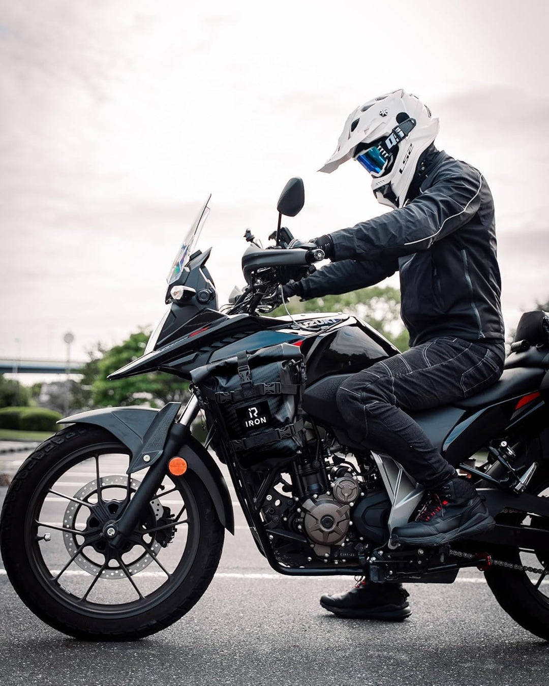 RIDEIRON Sturzbügeltaschen Motorrad – 2×5L wasserdichte Crash Bar Bags aus 500D PVC, robuste Univers
