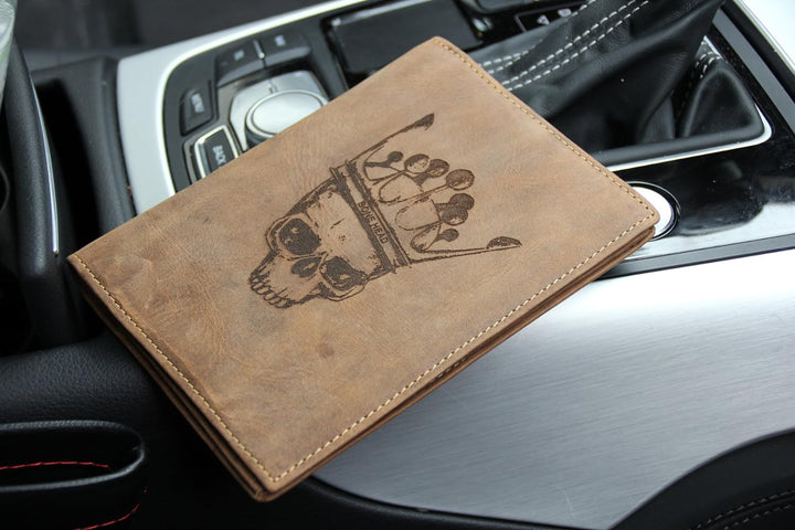 Greenburry Leder Biker-Ausweismappe mit Totenkopf - Führerscheinmappe - Trucker-Ausweistasche Skull