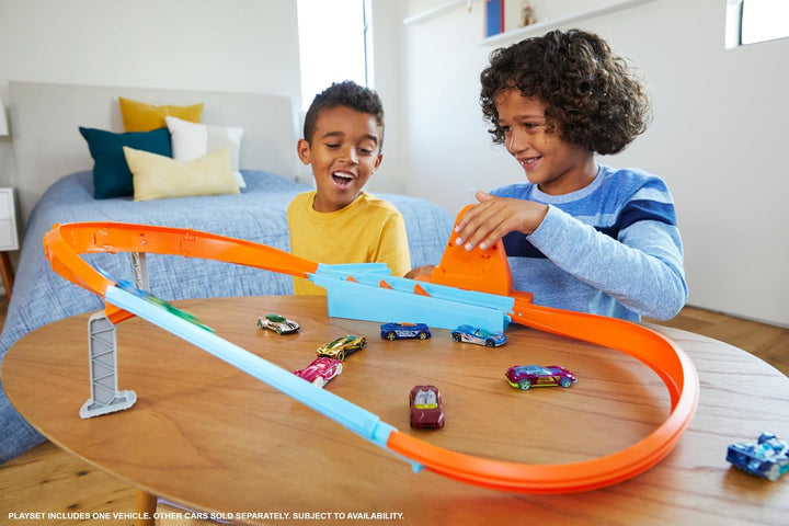 Hot Wheels GJM75 - Action Speed Boost Champion Trackset mit 1 Fahrzeug, Spielzeug Autorennbahn ab 5