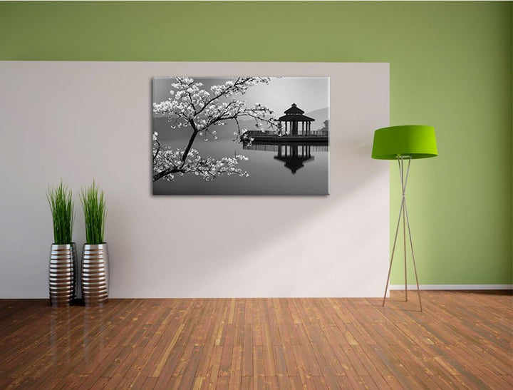 schöner Kirschbaum an japanischem See schwarz/weiss Format: 100x70 auf Leinwand, XXL riesige Bilder