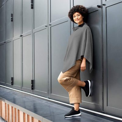 GIESSWEIN Merino Lambswool Poncho - Damen Feinstrick Überwurf aus Merinowolle, Wool Cape, Frauen Str
